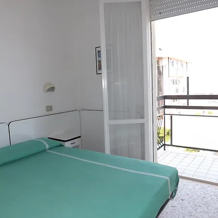 Domiziana Hotel 3*