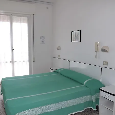 Domiziana Hotel 3*